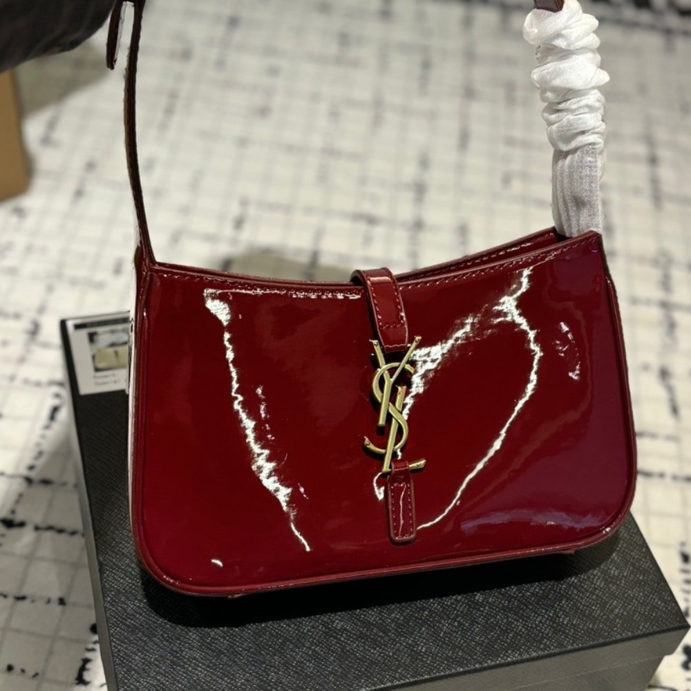 Sa1nt Lau*nt Le 5 A 7 Patent Hobo Bag In Shiny Leather Wine Red 25Cm