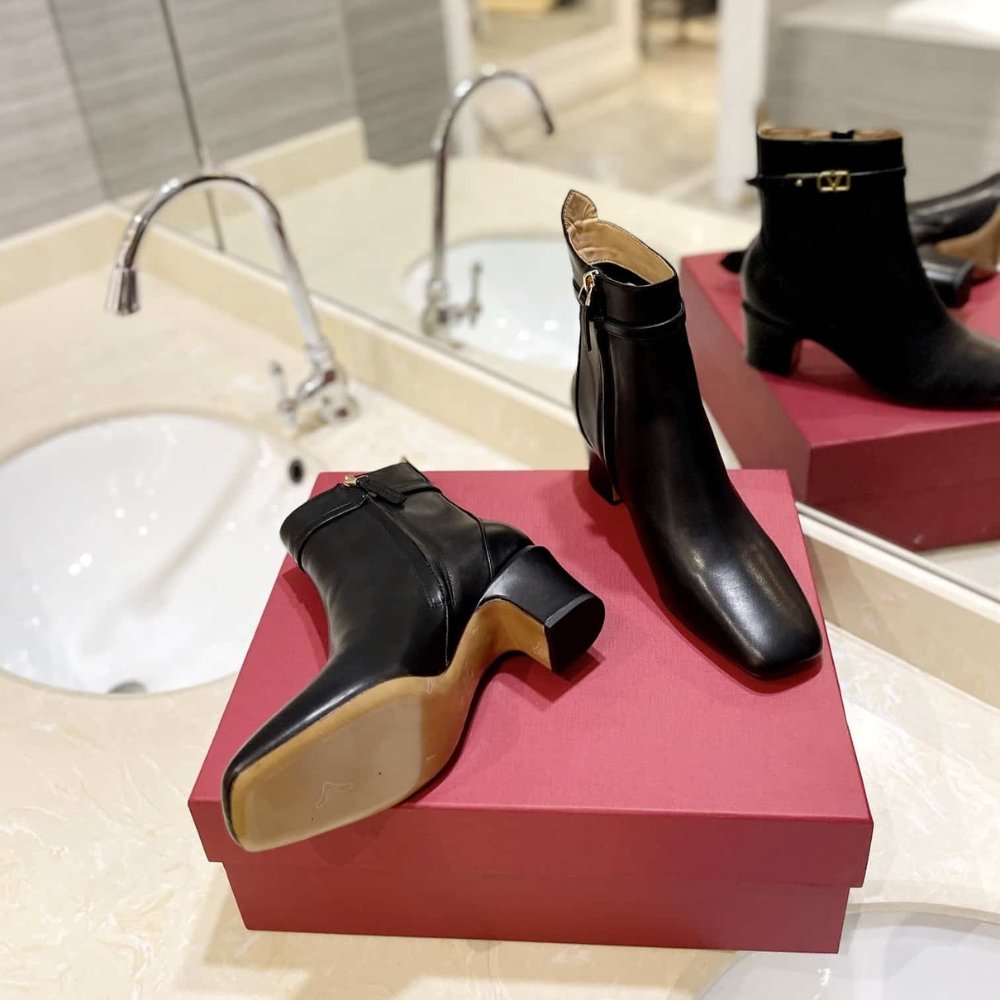 Va1e*ntin0 Garavani Tan Go Ankle Boot In Leather Black 3W2S0Gz2Atz 0No