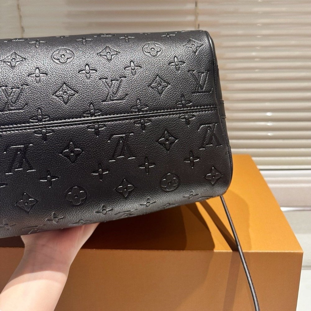 L0vis Vvtt0n Speedy Soft Bag Monogram Black 30Cm