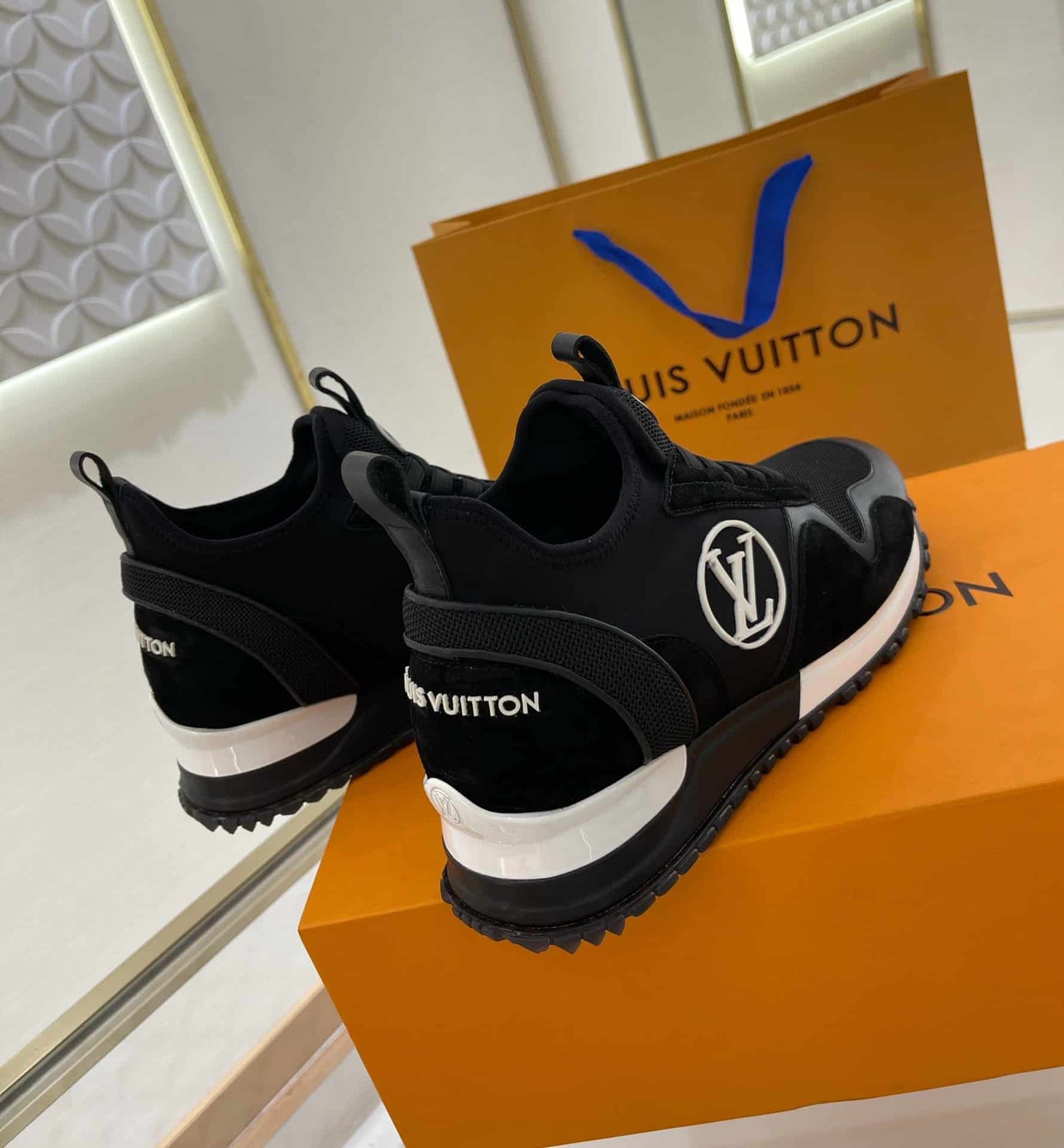 L0vis Vvtt0n Run Away Sneaker Black 1A9Er7