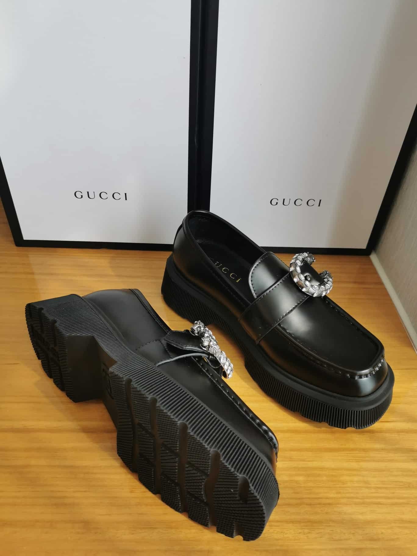 Gvc*1 Women’S Leather Loafers With G Black