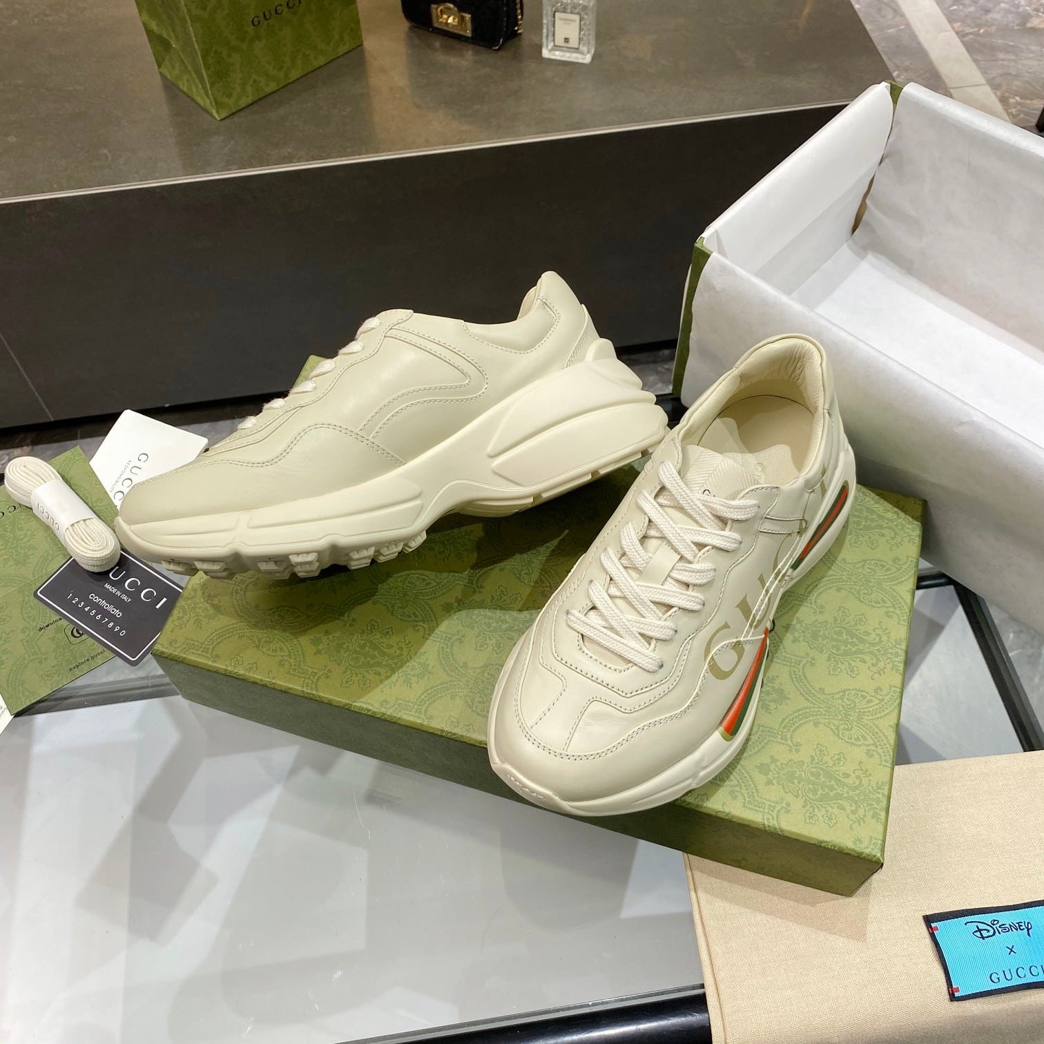 Gvc*1 Women Rhyton Gvc*1 Logo Leather Sneaker Beige 528892 Drw00 9522