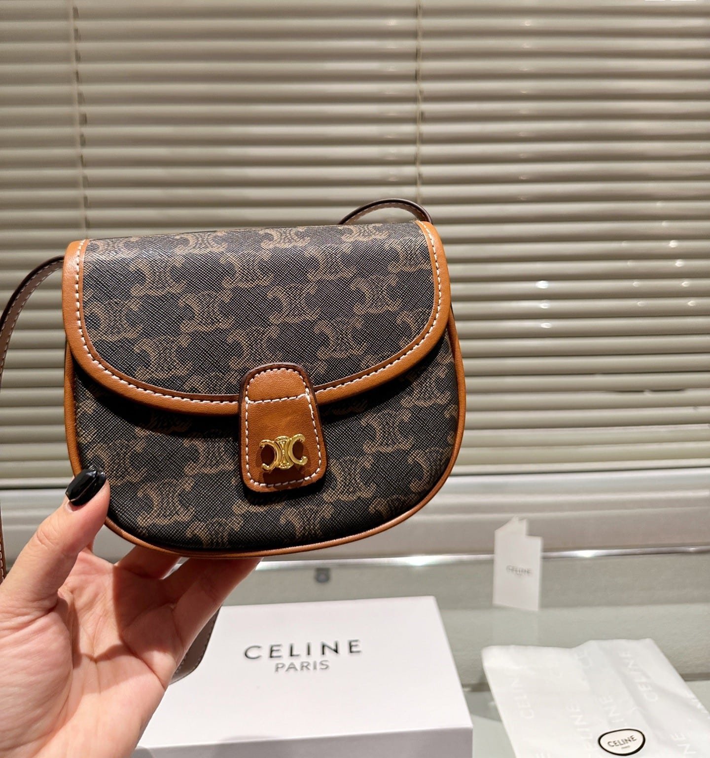Ce1i*e Mini Besace In Triomphe Canvas And Calfskin Tan 17Cm 196702Bzj 04Lu