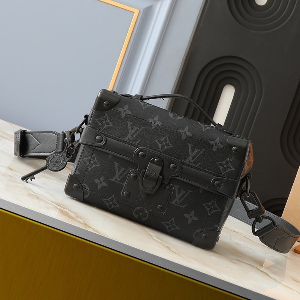 L0vis Vvtt0n Soul Trunk Bag Monogram Black 19Cm M11743