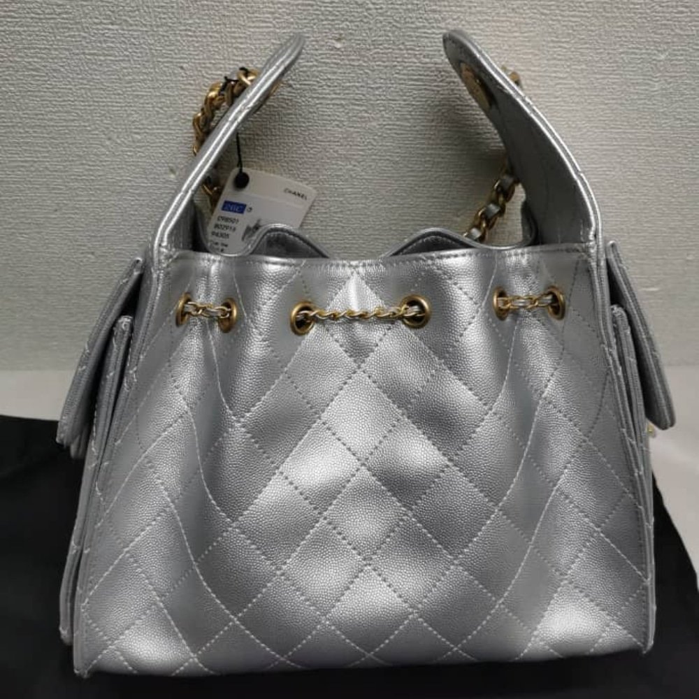 Ch**el 25 Small Handbag Metallic Grained And Gold Tone Metal Silver 26Cm As5293 B20405 Nzv67