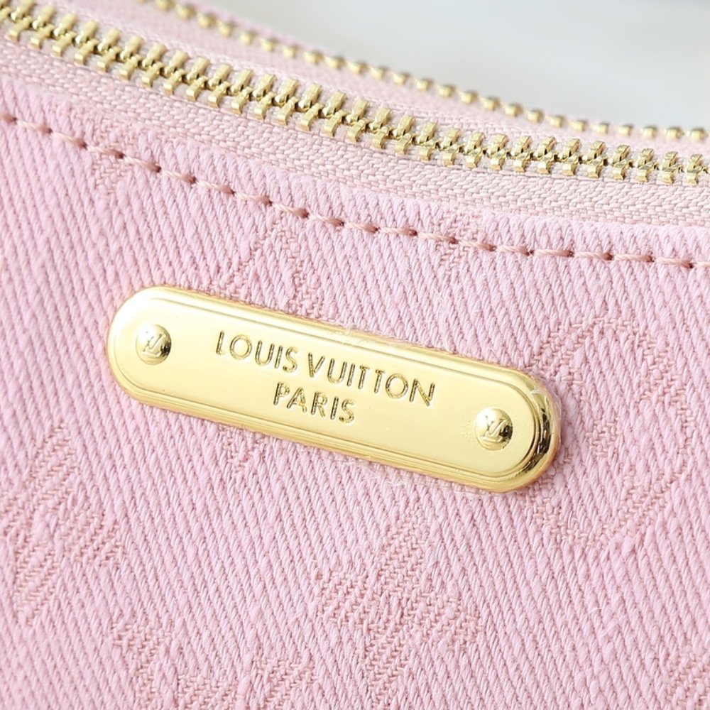 L0vis Vvtt0n Liv Pochette Monogram Denim Washed Pink 24Cm M14159