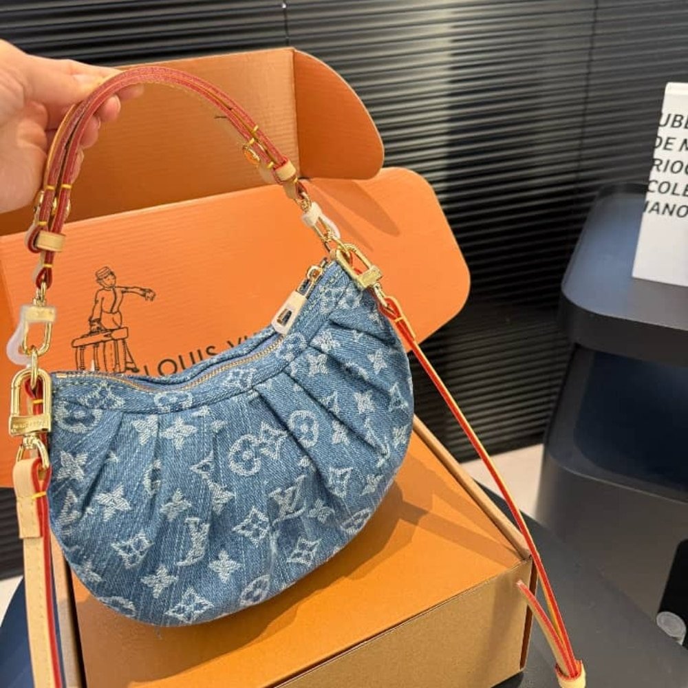 L0vis Vvtt0n Pochette Valley Bag Denim Blue 21Cm M13571