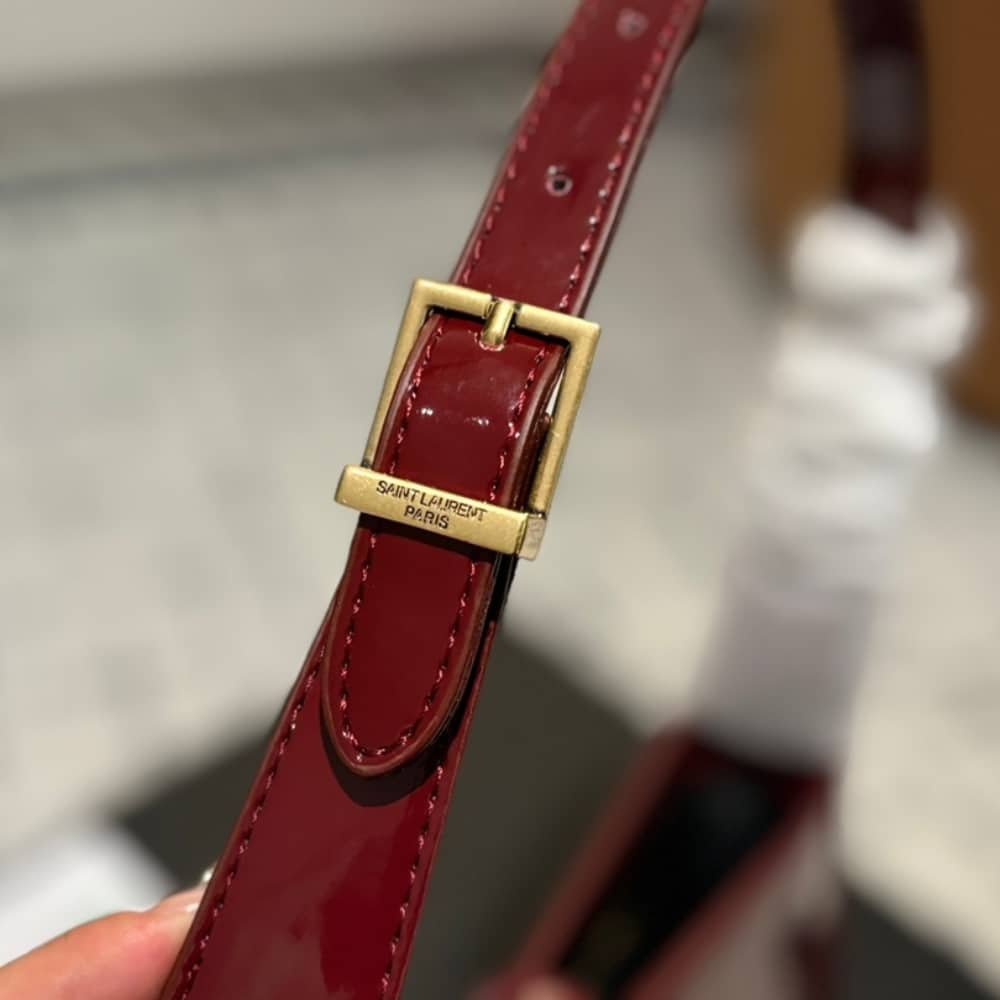 Sa1nt Lau*nt Le 5 A 7 Patent Hobo Bag In Shiny Leather Wine Red 25Cm