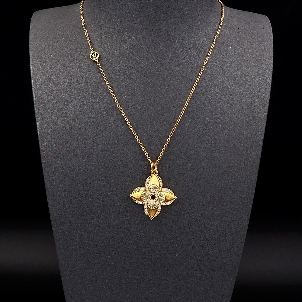 L0vis Vvtt0n Lv Medaillon Necklace Gold M02001