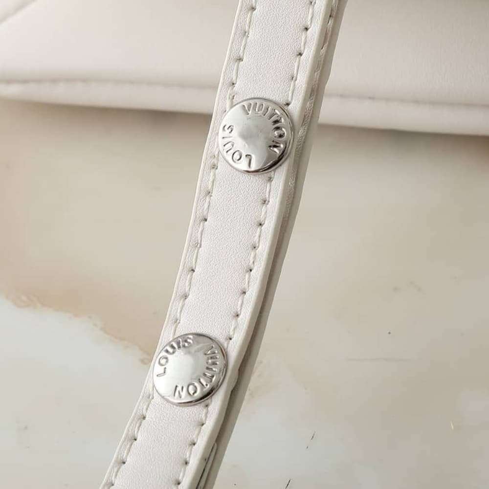 L0vis Vvtt0n Coussin BB White 21Cm M11957