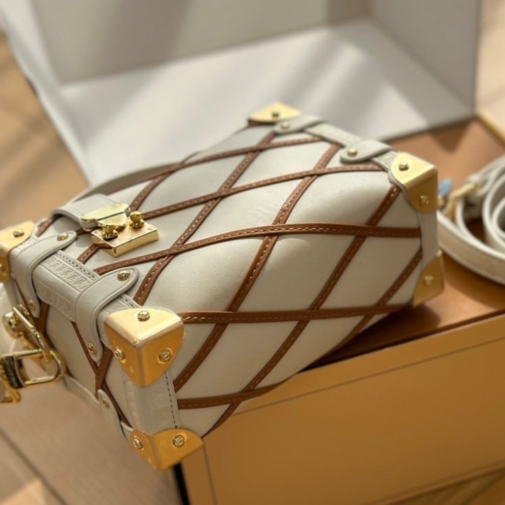 L0vis Vvtt0n Side Trunk PM Crème Beige 19Cm M25216