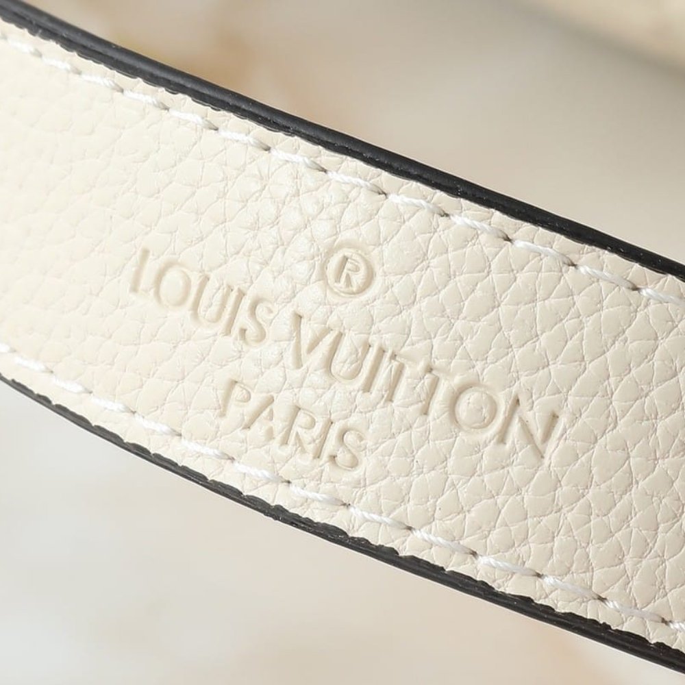 L0vis Vvtt0n Diane Monogram Empreinte Leather White 24Cm M46388