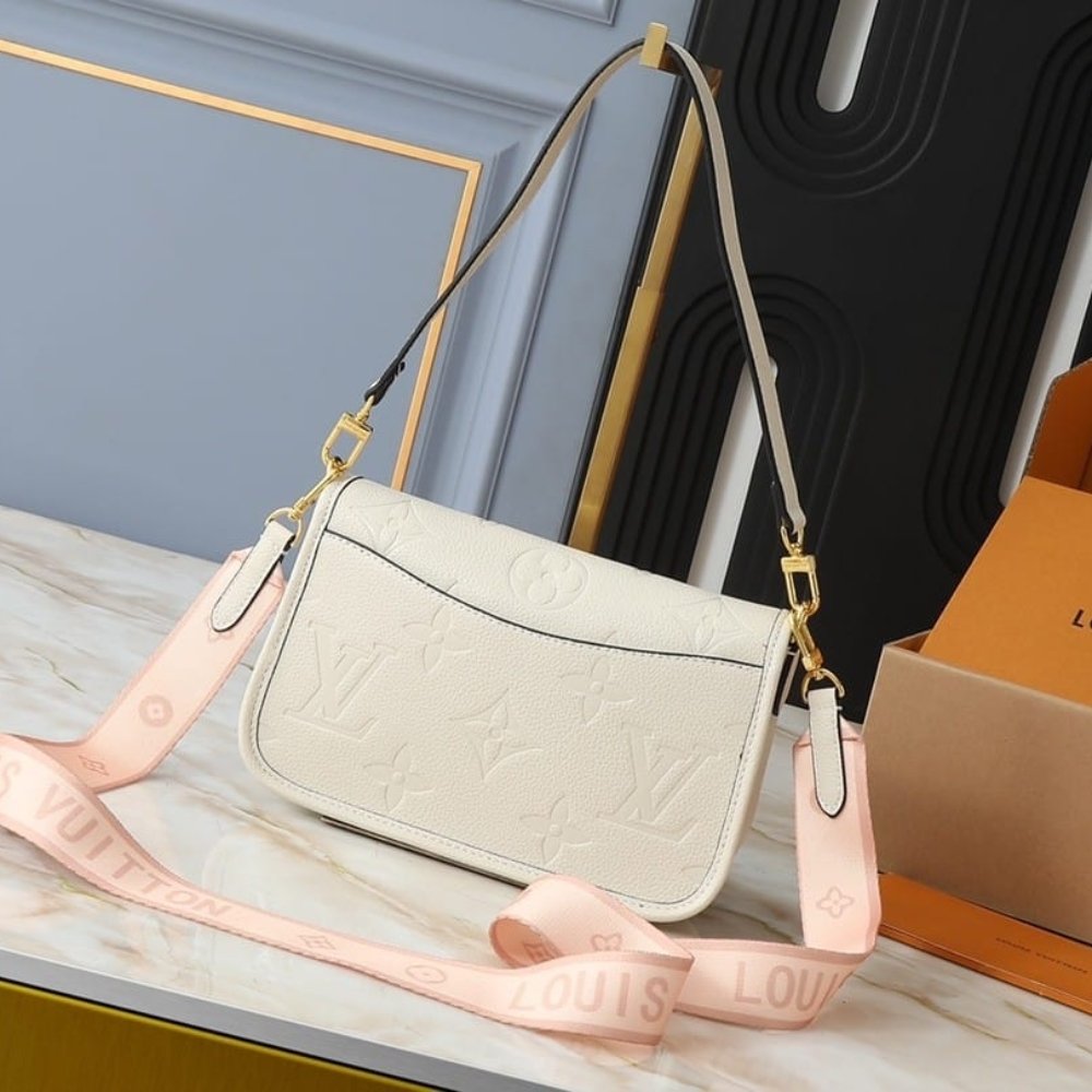 L0vis Vvtt0n Diane Monogram Empreinte Leather White 24Cm M46388
