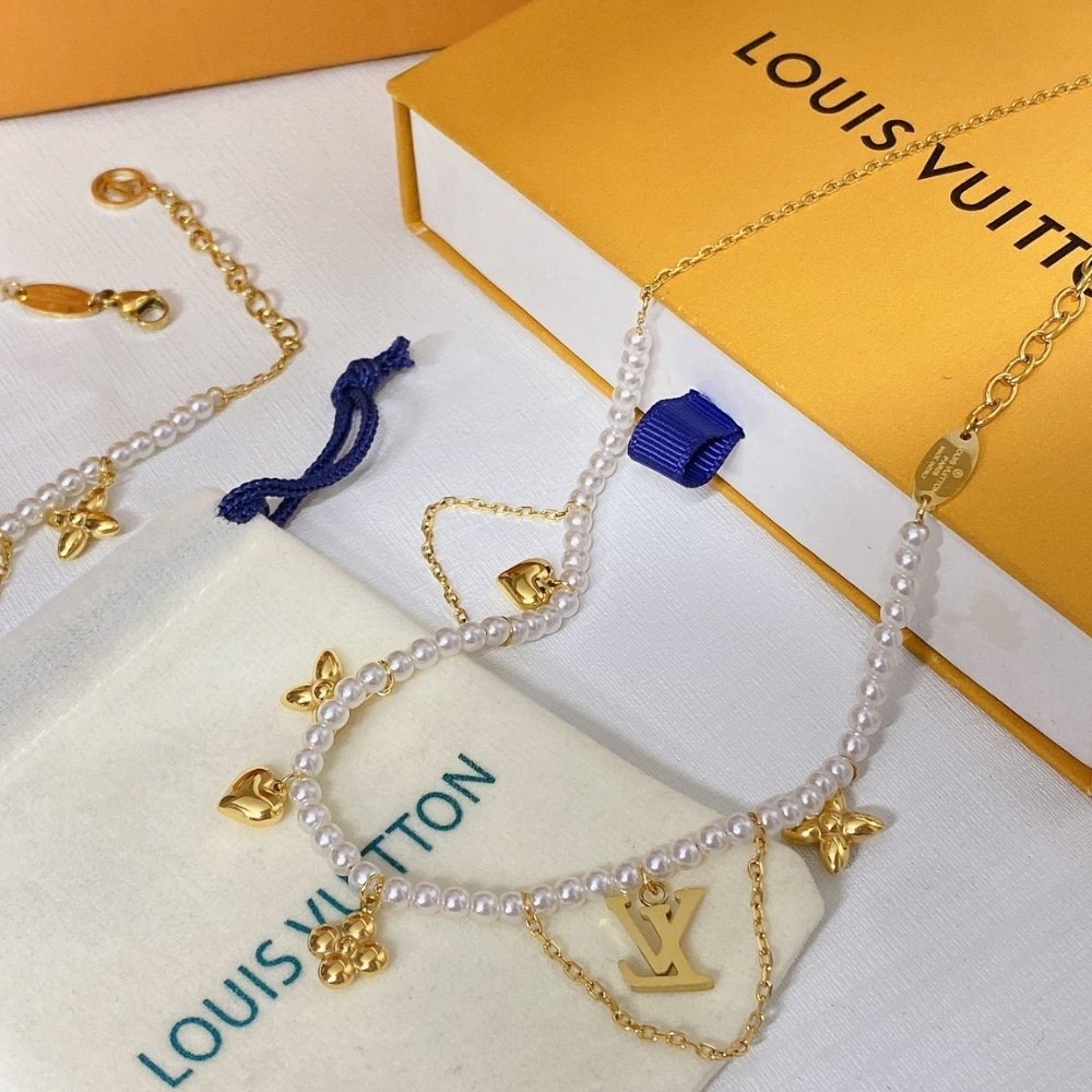 L0vis Vvtt0n Blooming Pearls Necklace Gold M02388