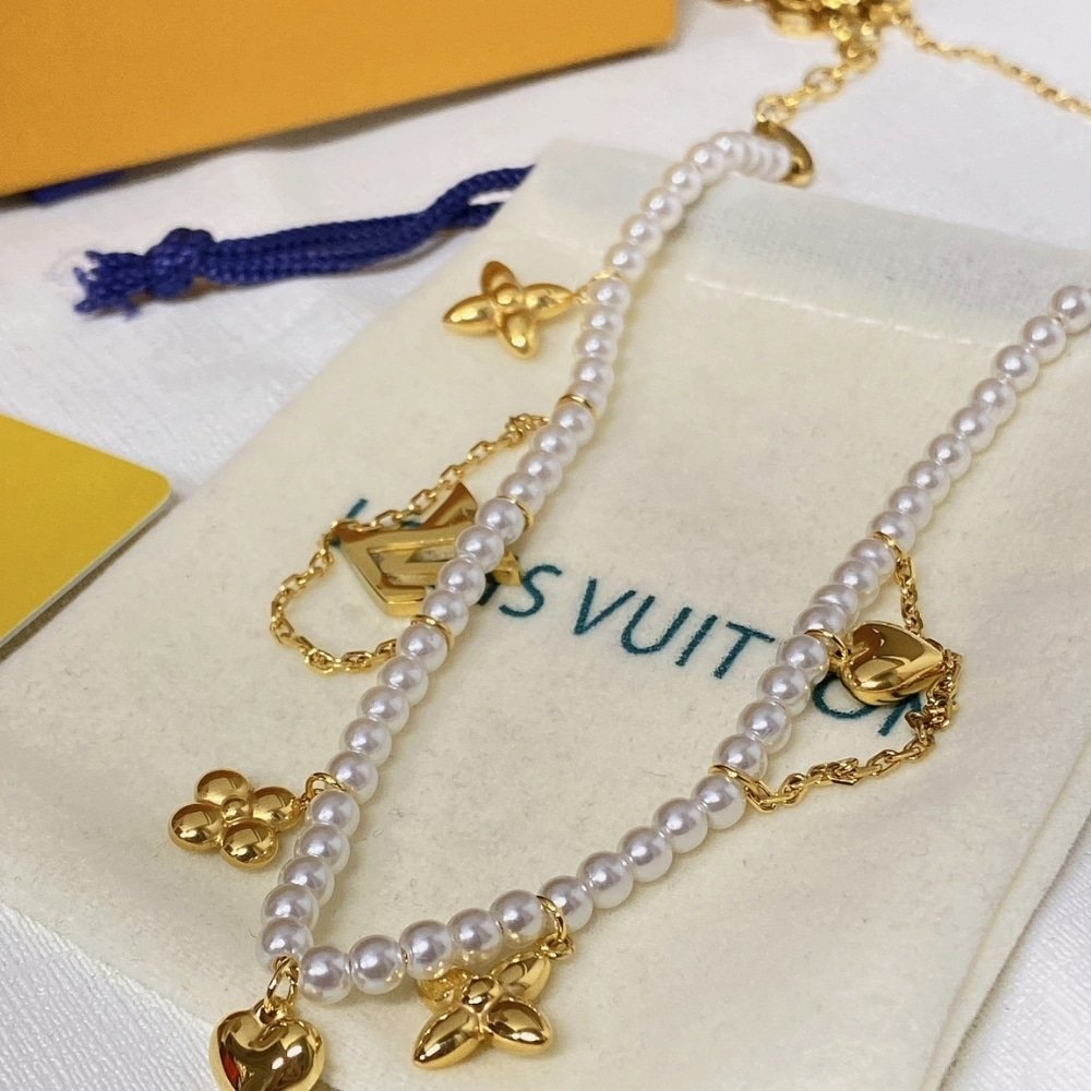 L0vis Vvtt0n Blooming Pearls Necklace Gold M02388