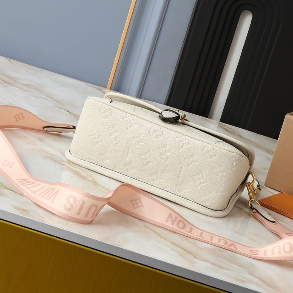 L0vis Vvtt0n Diane Monogram Empreinte Leather White 24Cm M46388