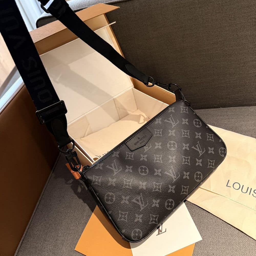 L0vis Vvtt0n Pochette Accessoire Bag Black 24Cm