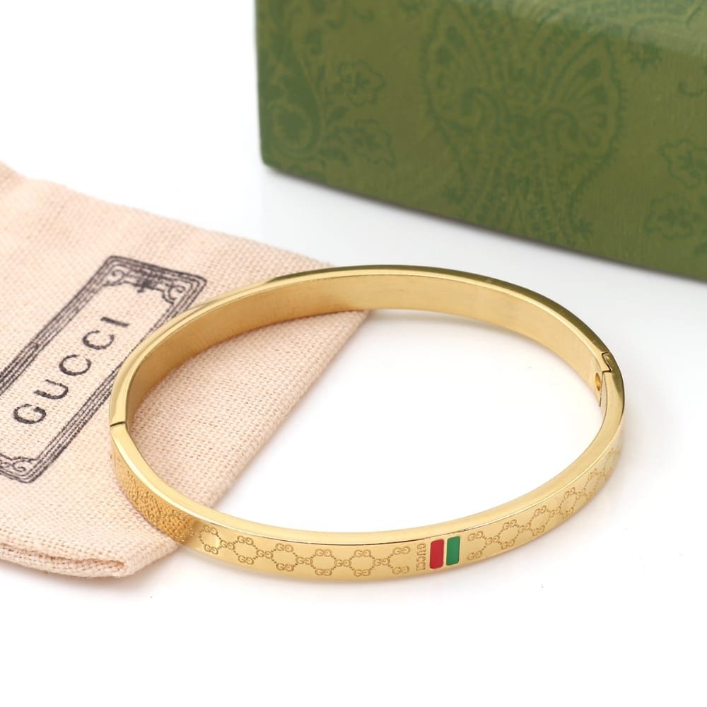Gvc*1 Cuff Bracelet Gold