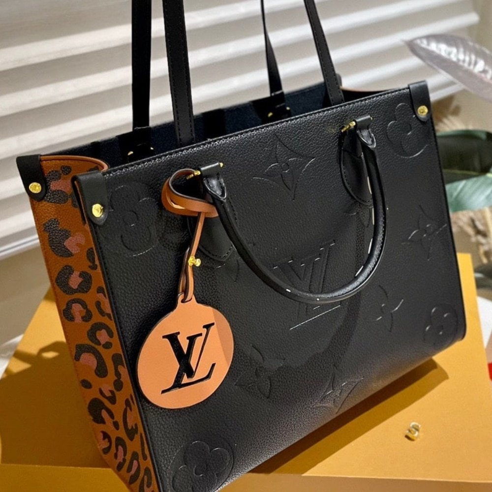 L0vis Vvtt0n Onthego Mm Wilde At Heart Bag Black 35Cm M58522