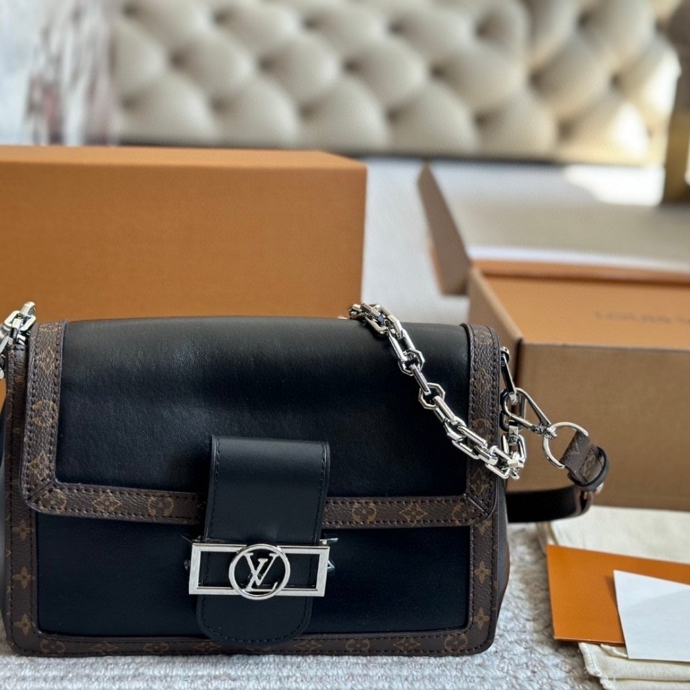 L0vis Vvtt0n Dauphine Soft Vibe MM Black 25Cm M13450