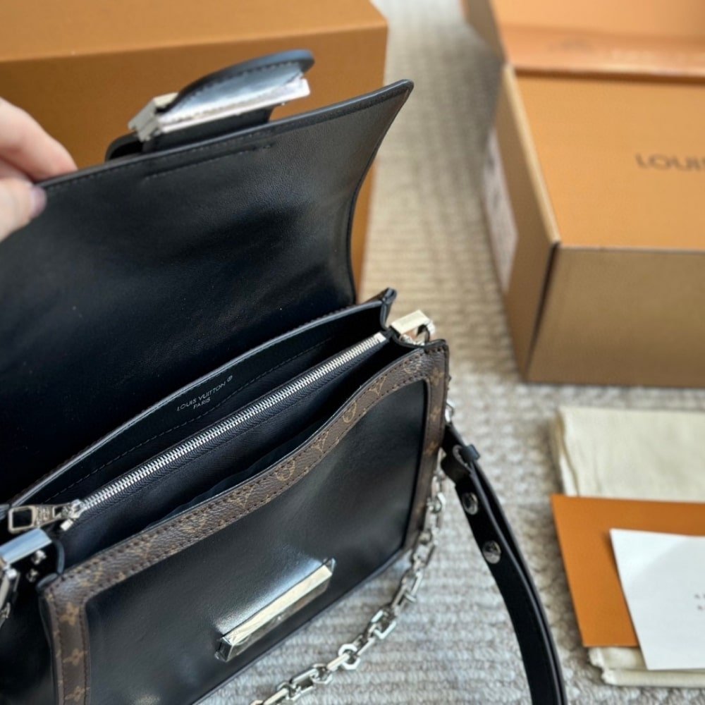 L0vis Vvtt0n Dauphine Soft Vibe MM Black 25Cm M13450