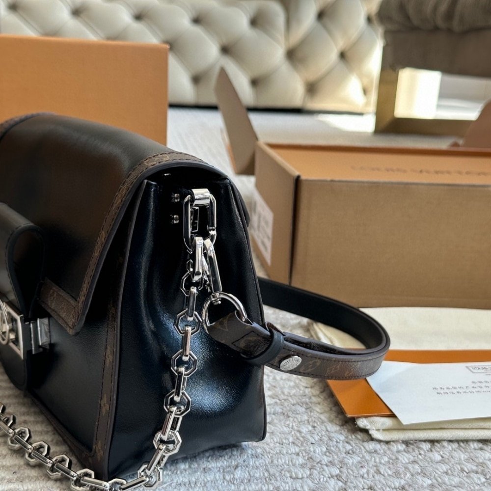 L0vis Vvtt0n Dauphine Soft Vibe MM Black 25Cm M13450
