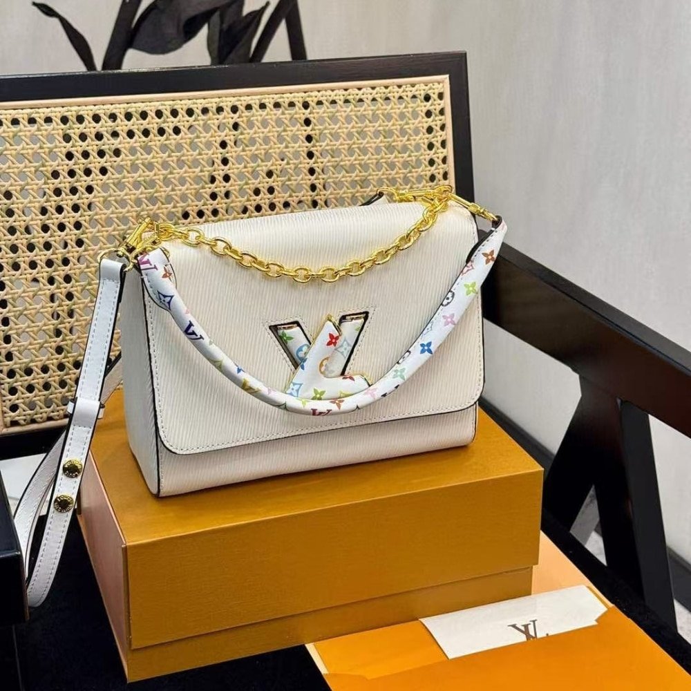 L0vis Vvtt0n X Takashi Murakami Lv Twist MM Slim Bag White 23Cm M13678