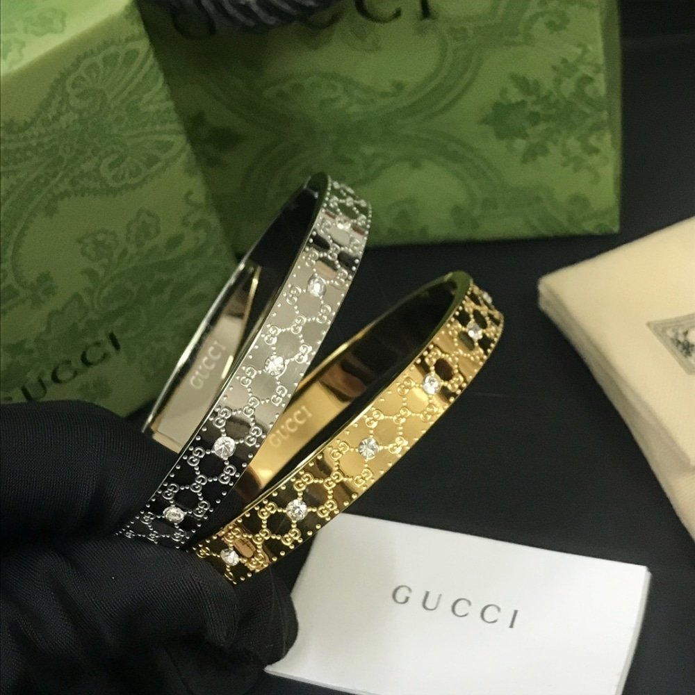 Gvc*1 Cuff Bracelet Silver 8Mm