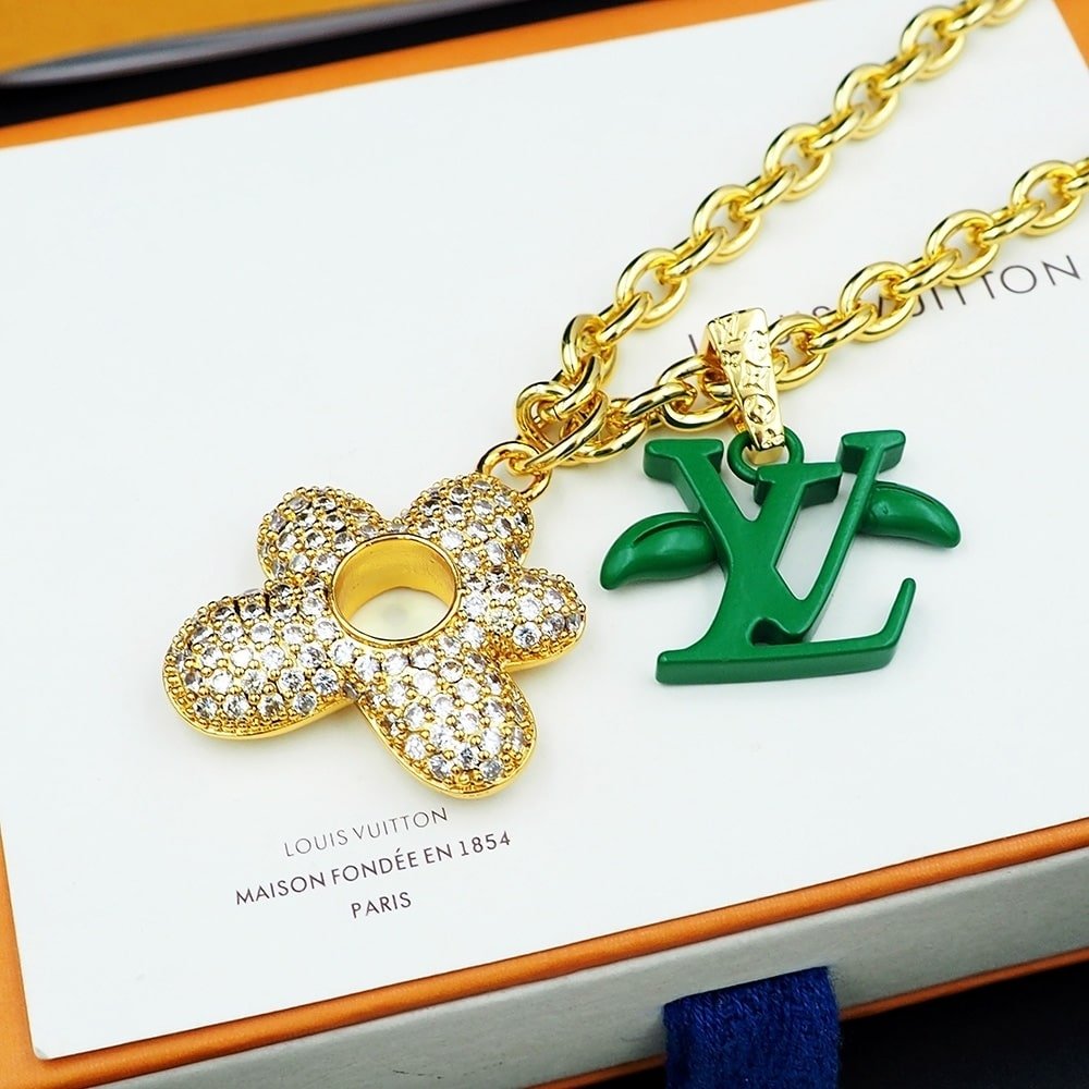 L0vis Vvtt0n Lv Blooming Necklace Gold With Green M01867