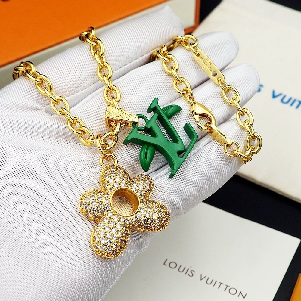 L0vis Vvtt0n Lv Blooming Necklace Gold With Green M01867
