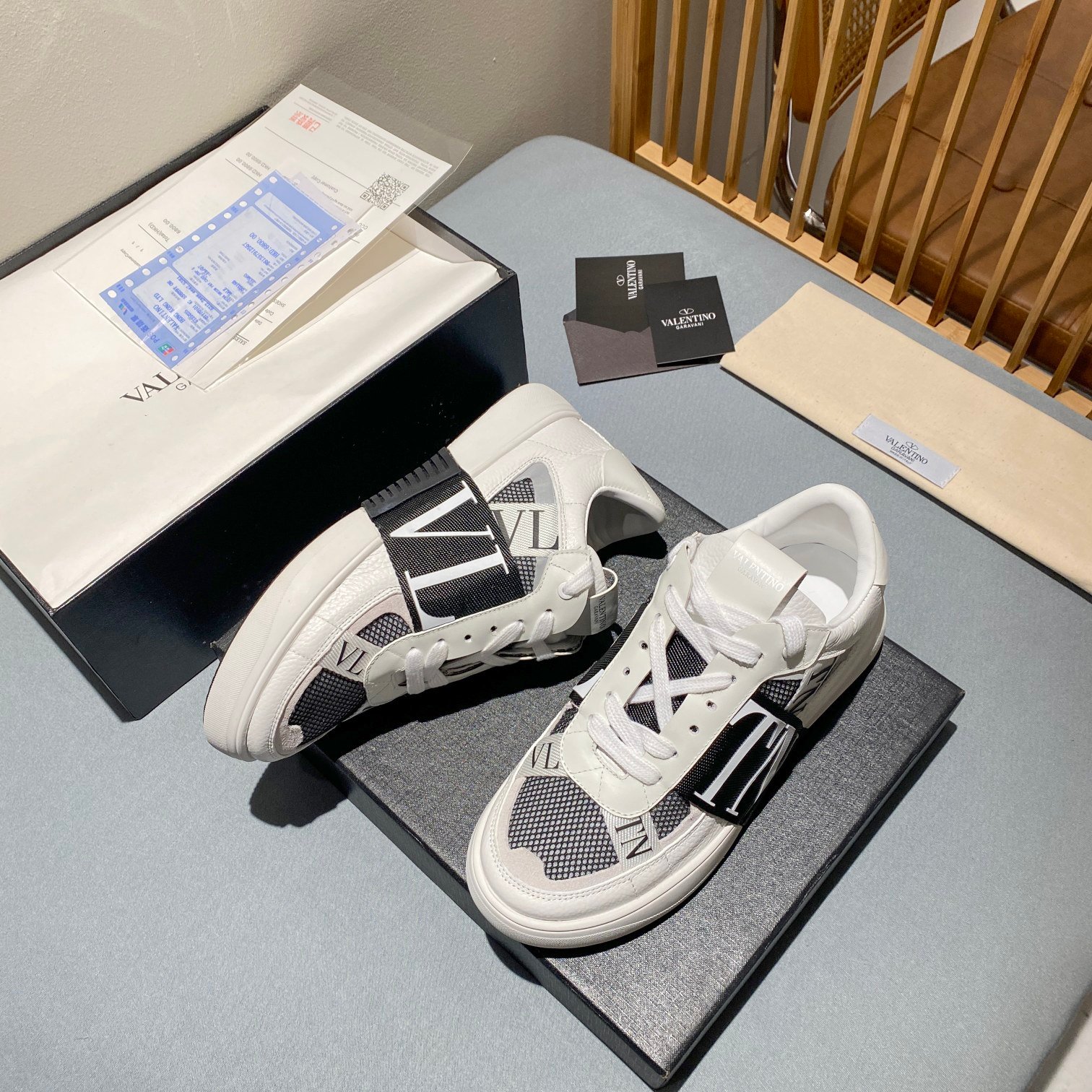 Va1e*ntin0 Vl7N Low-Top Sneaker In Calfskin And Mesh Fabric With Bands Black Xy0S0C58Swfq1X