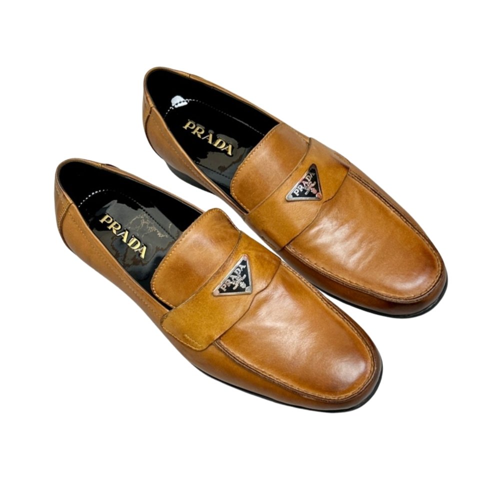 Pra*a Brushed Leather Loafer Plate Bit Logo Brown