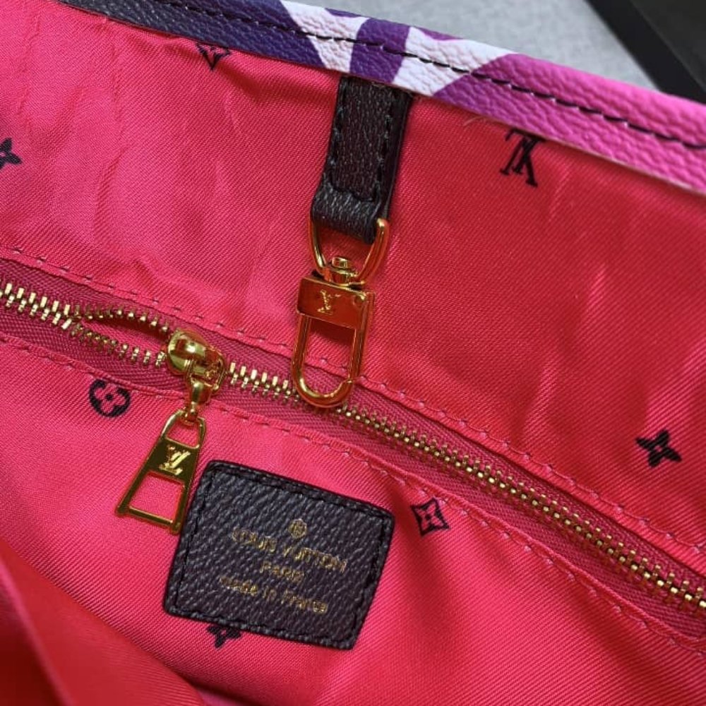 L0vis Vvtt0n Onthego Pm Midnight Fuchsia 25Cm