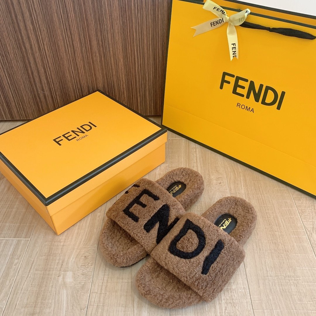 F**di Fleece Slippers Brown