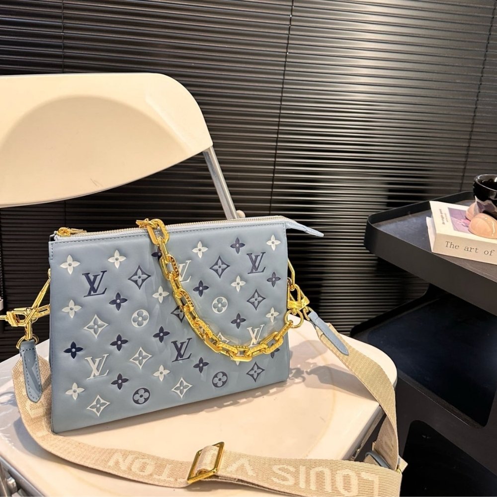 L0vis Vvtt0n Coussin PM Coussin Bag Blue 26Cm M22953