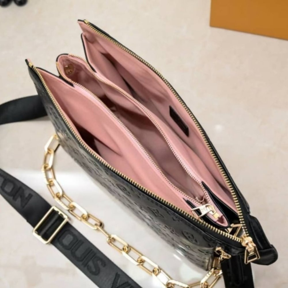 L0vis Vvtt0n Coussin PM Black 26Cm M57790