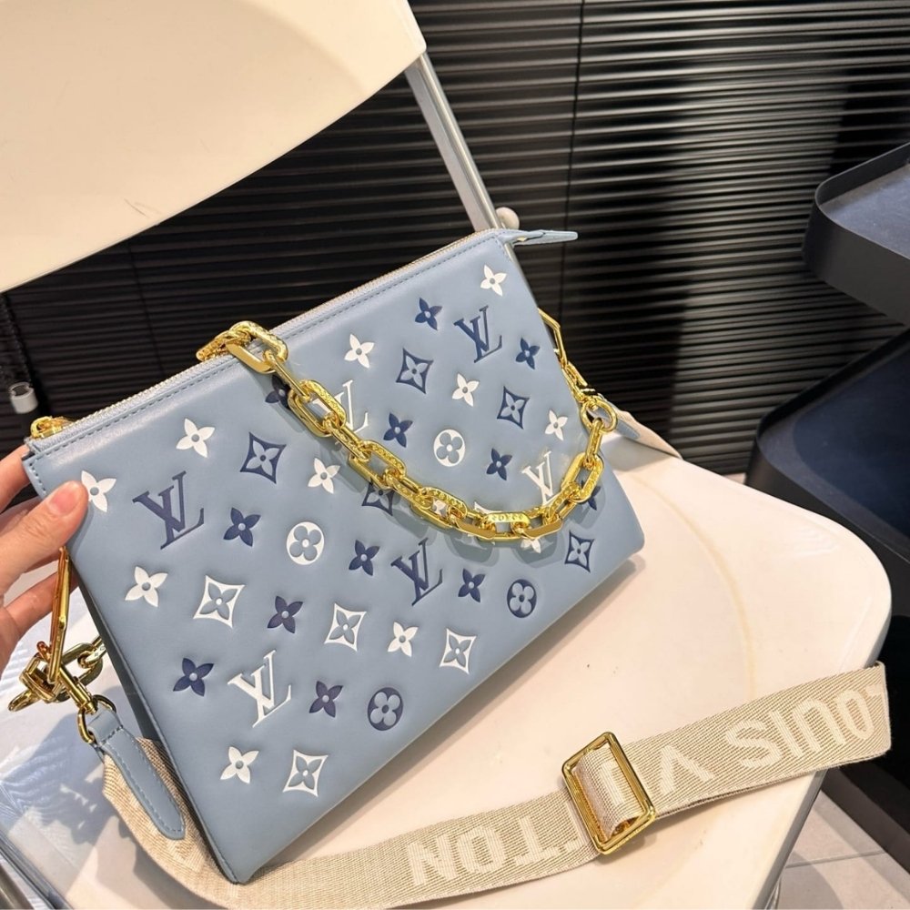 L0vis Vvtt0n Coussin PM Coussin Bag Blue 26Cm M22953