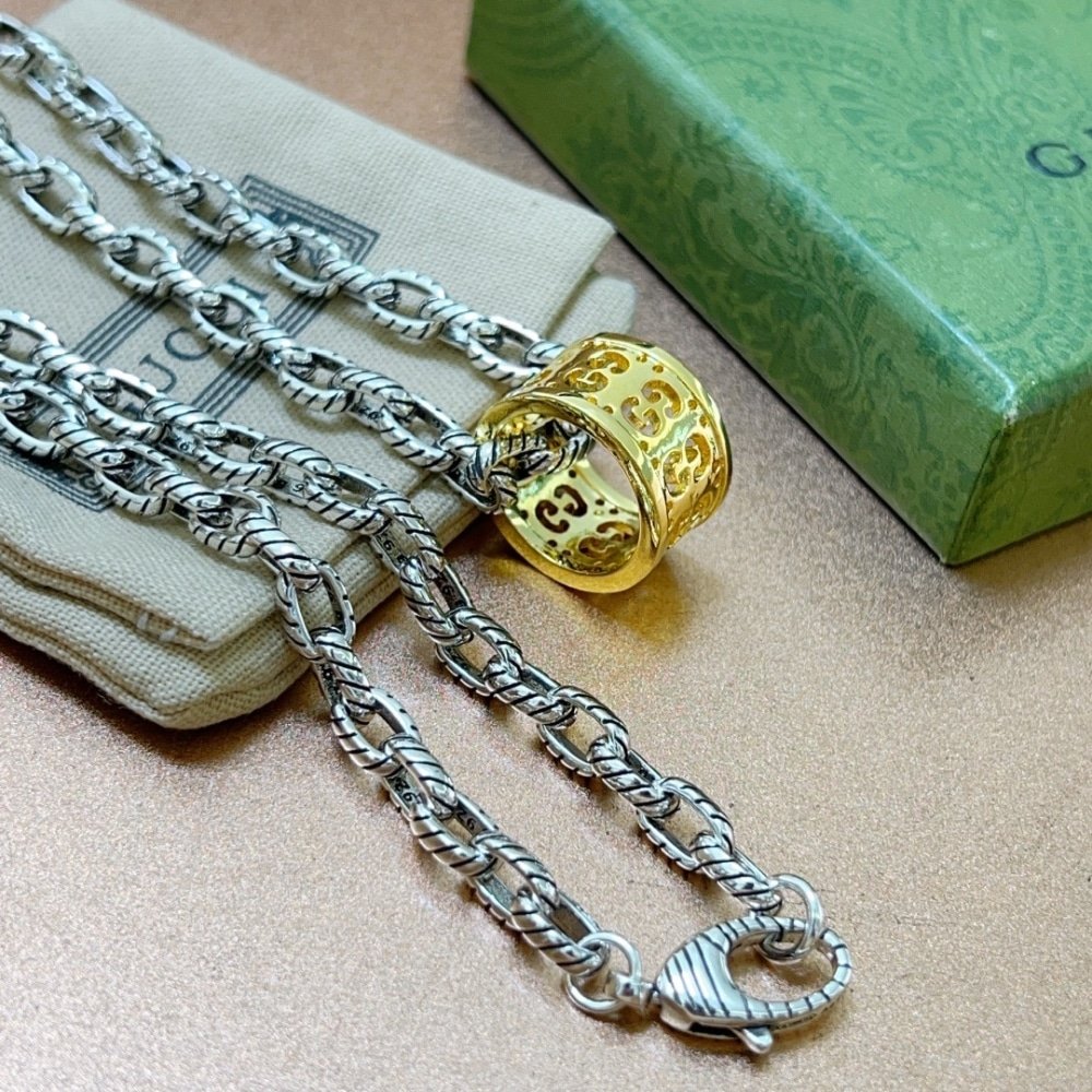 Gvc*1 Necklace Gold And Silver