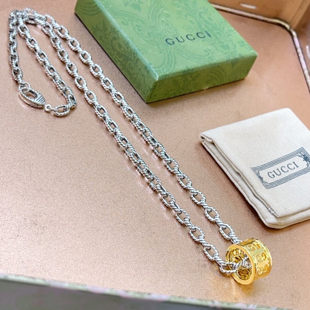 Gvc*1 Necklace Gold And Silver