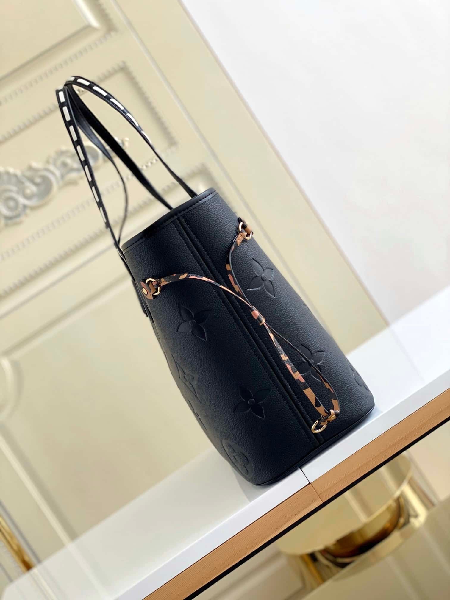 L0vis Vvtt0n Bolsa Neverfull Mm Black 31Cm M45856