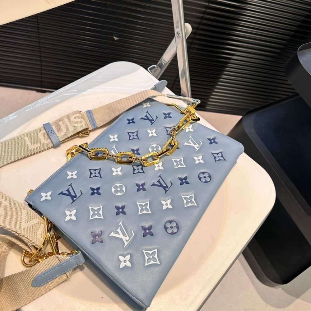 L0vis Vvtt0n Coussin PM Coussin Bag Blue 26Cm M22953