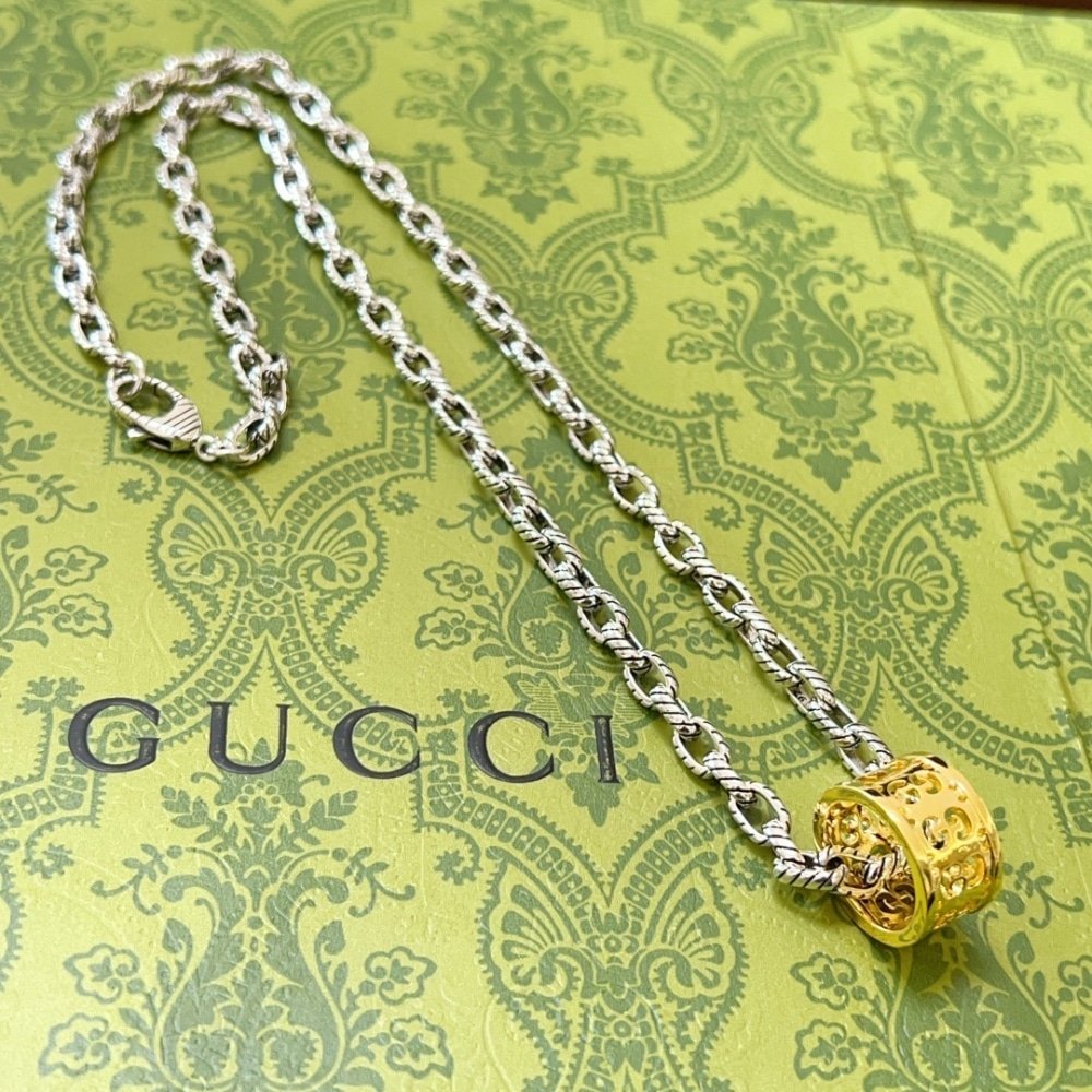 Gvc*1 Necklace Gold And Silver