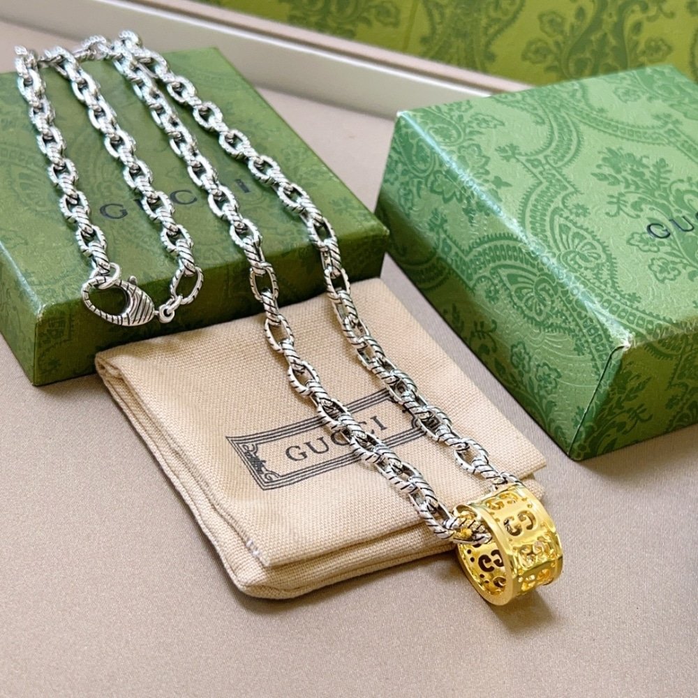 Gvc*1 Necklace Gold And Silver