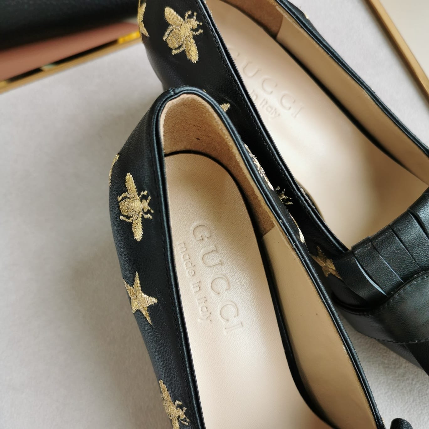 Gvc*1 Embroidered Bee Star Leather Mid-Heel Pump Black