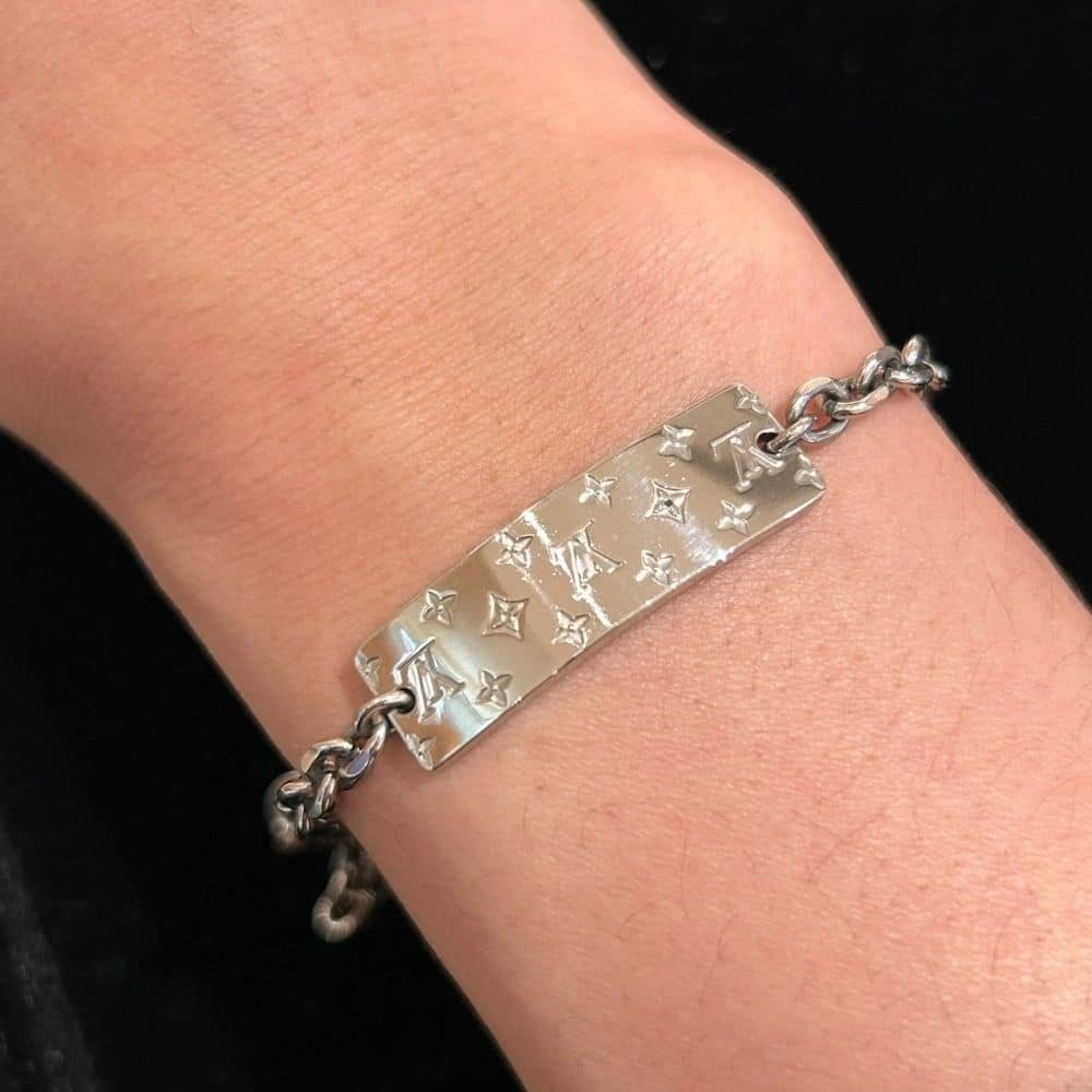 L0vis Vvtt0n Monogram Bold Bracelet Silver M00681