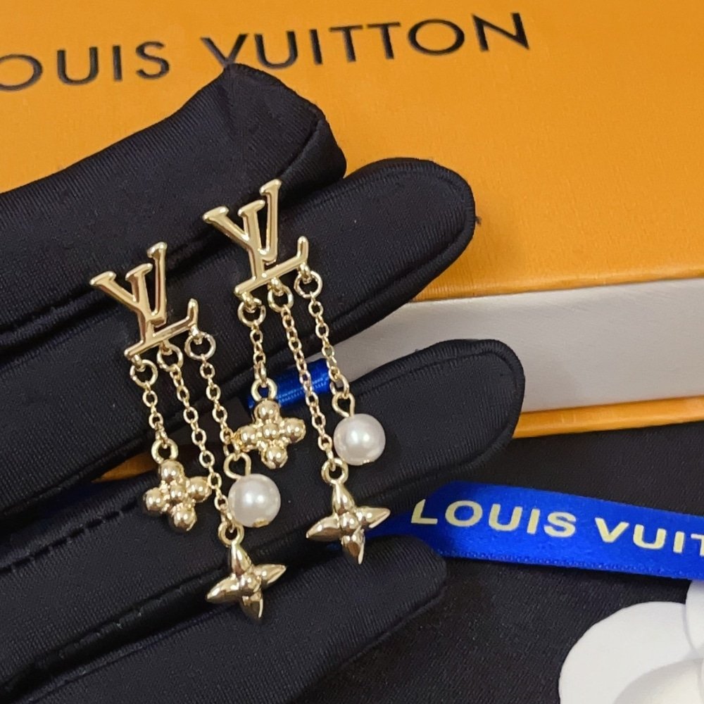 L0vis Vvtt0n L0visa Earrings M01574