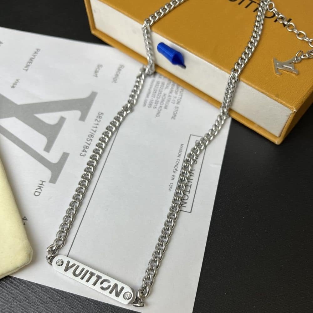 L0vis Vvtt0n Lv Id Necklace Silver M01154