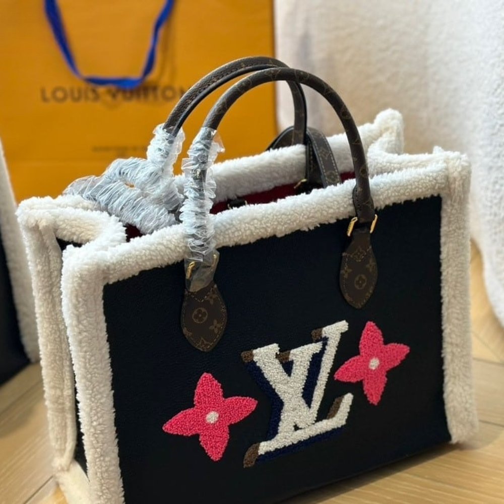 L0vis Vvtt0n Onthego GM Teddy Bag Black 41Cm M56958