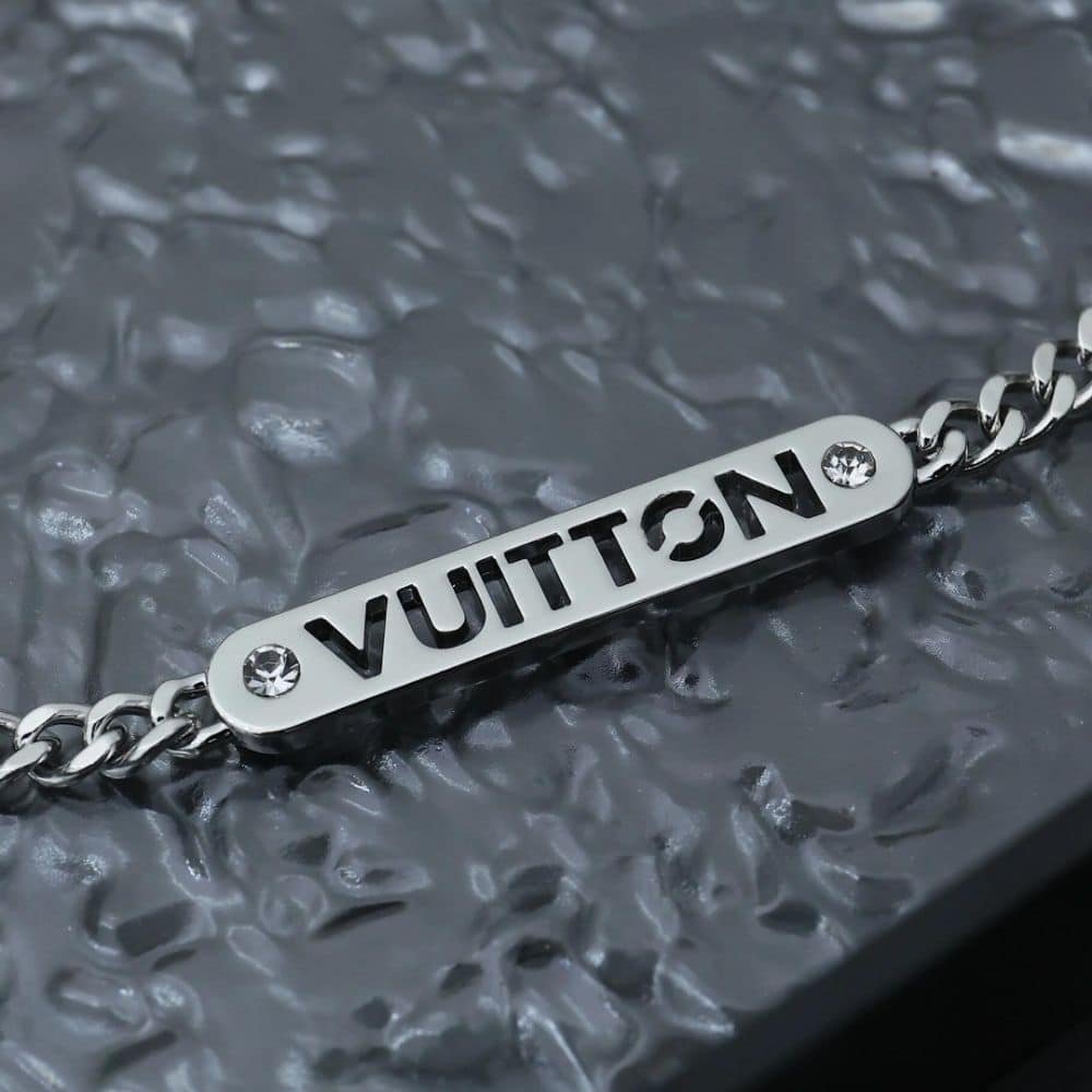 L0vis Vvtt0n Lv Id Necklace Silver M01154