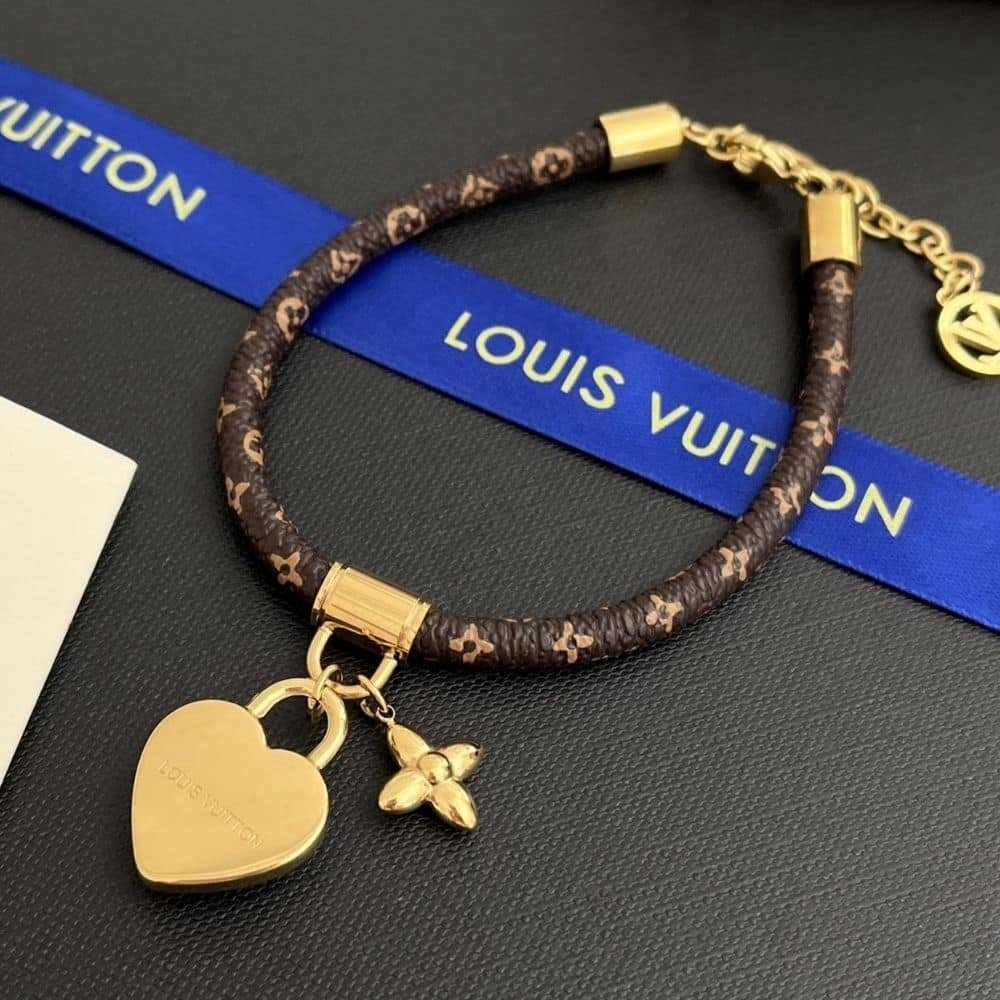 L0vis Vvtt0n Heart Padlock Bracelet M8413Z